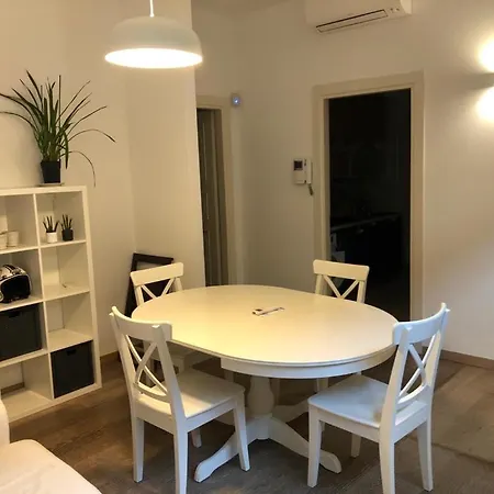 Papavero Porta San Agostino Just In Center And In Front Of Bus Stop And Colse To Funicolare *