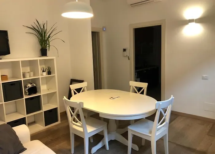 Papavero Porta San Agostino Just In Center And In Front Of Bus Stop And Colse To Funicolare *