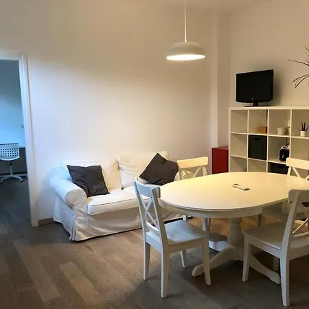 Papavero Porta San Agostino Just In Center And In Front Of Bus Stop And Colse To Funicolare *