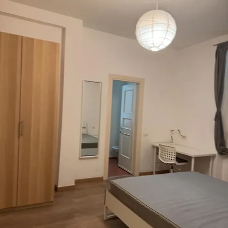 Papavero Porta San Agostino Just In Center And In Front Of Bus Stop And Colse To Funicolare * Μπέργκαμο