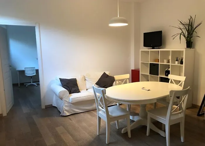 Papavero Porta San Agostino Just In Center And In Front Of Bus Stop And Colse To Funicolare *