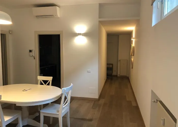 Papavero Porta San Agostino Just In Center And In Front Of Bus Stop And Colse To Funicolare